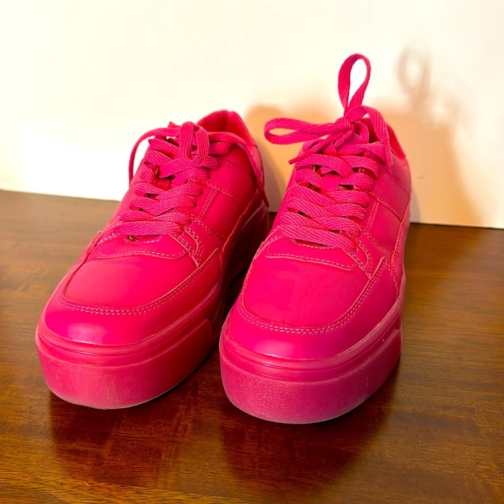 So Me Talara Pink Sneakers for Women Size 8